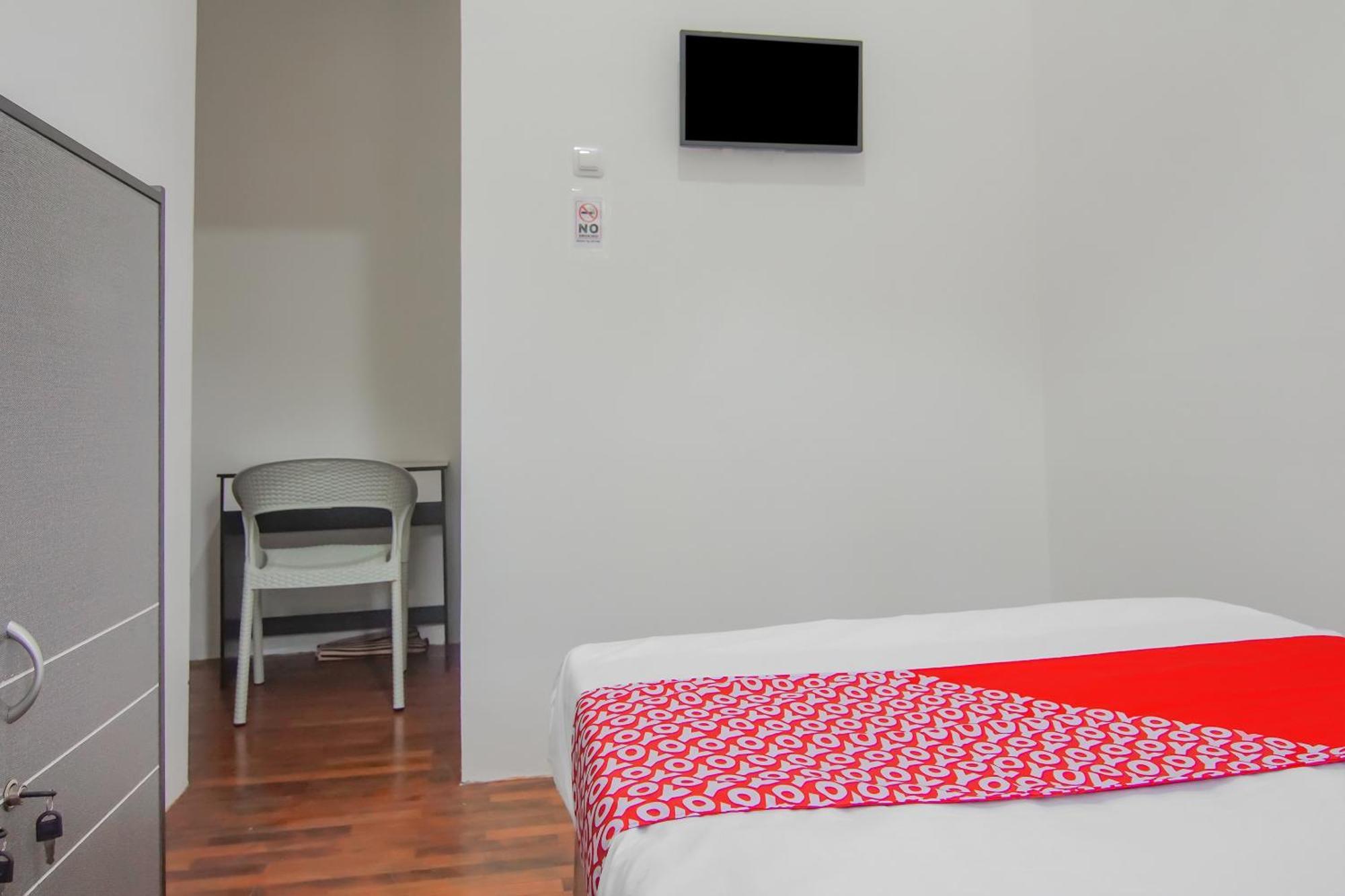 Oyo 90342 Kemang Garden 3*